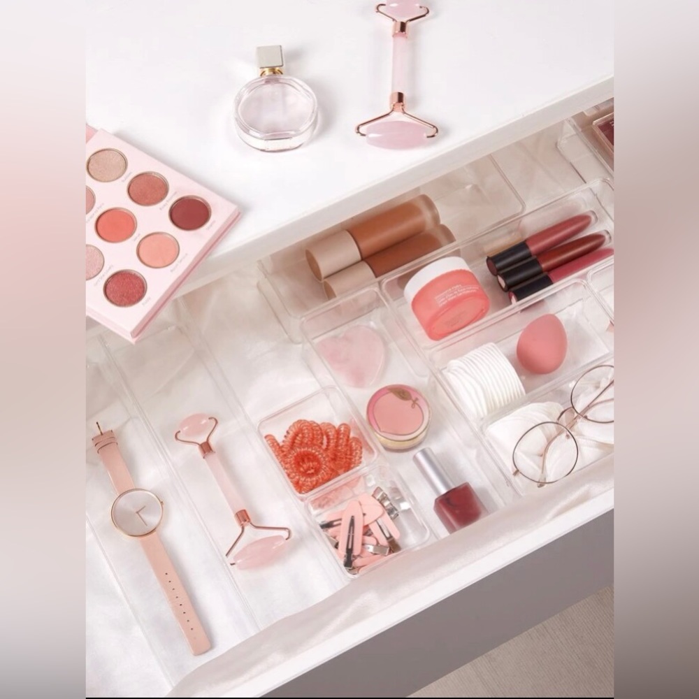 🌸 Free 🌸 with $40 purchase: Set of 3 SHEIN drawer organizers, size small.
